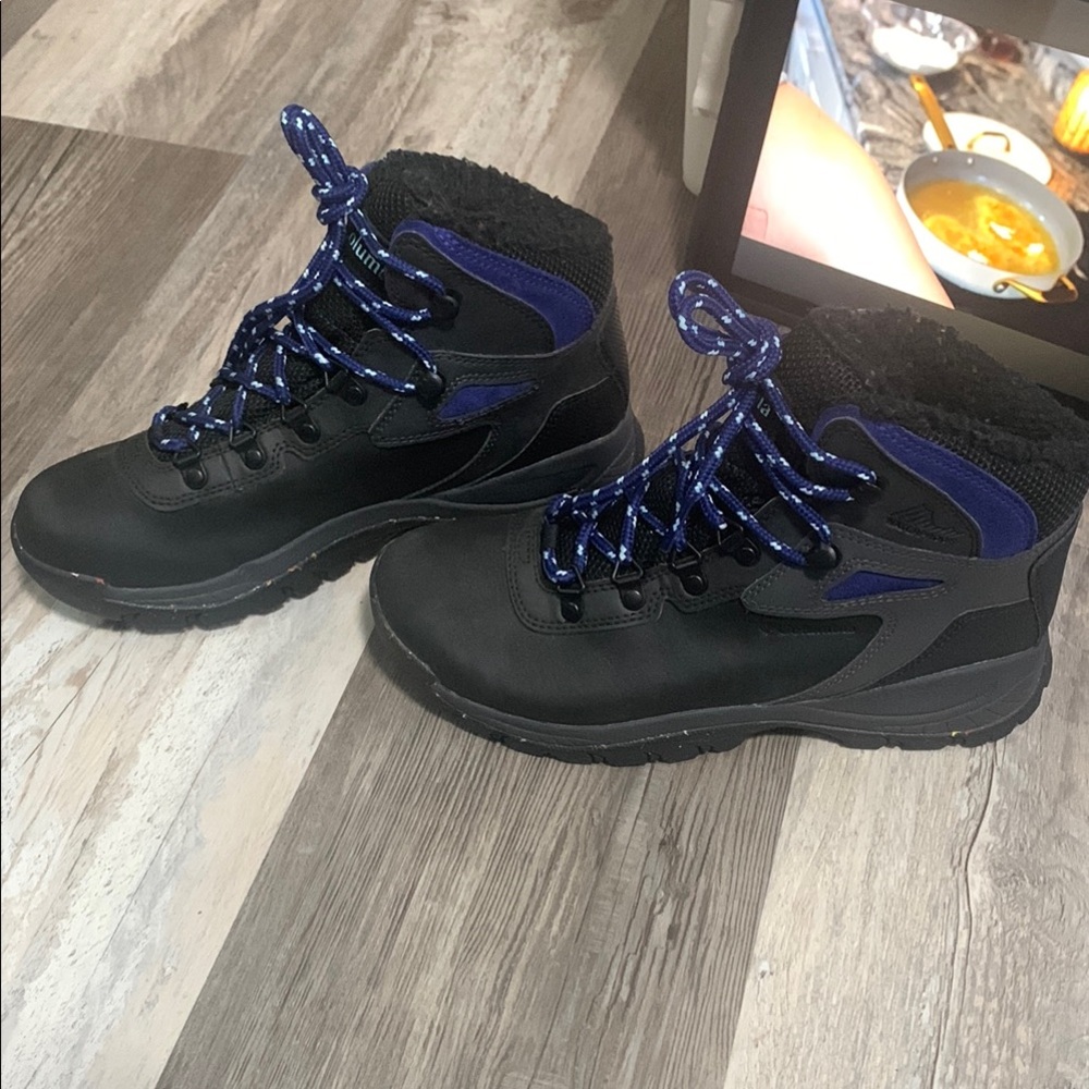 Colombia fuzzy insulated hiking/snow boots
